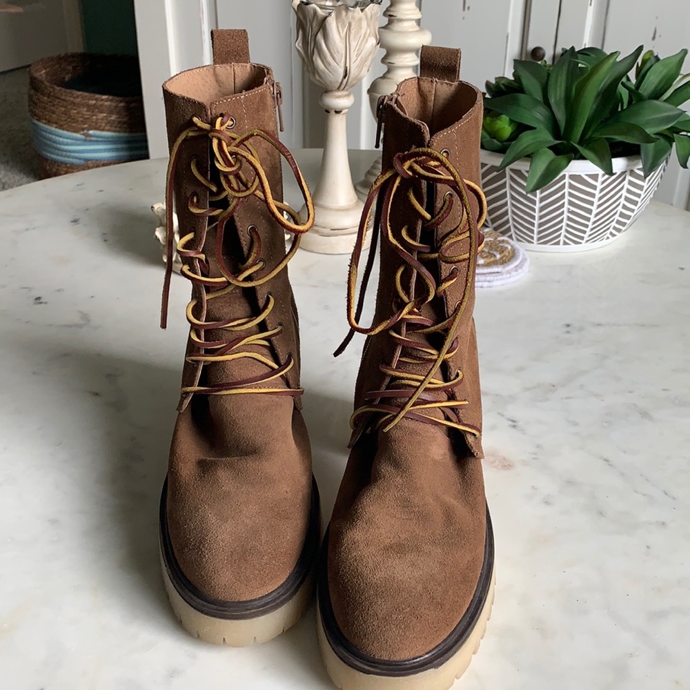 Free People “Dylan” lace up boots 🍄